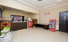 RedDoorz near Pakuwon Mall Surabaya